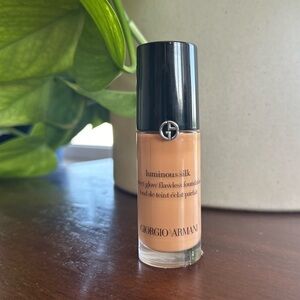 Armani luminous silk foundation